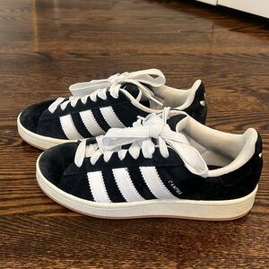 Black Adidas Campus 00’s